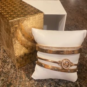 Michael Kors Bracelet Stack. Rose Gold.